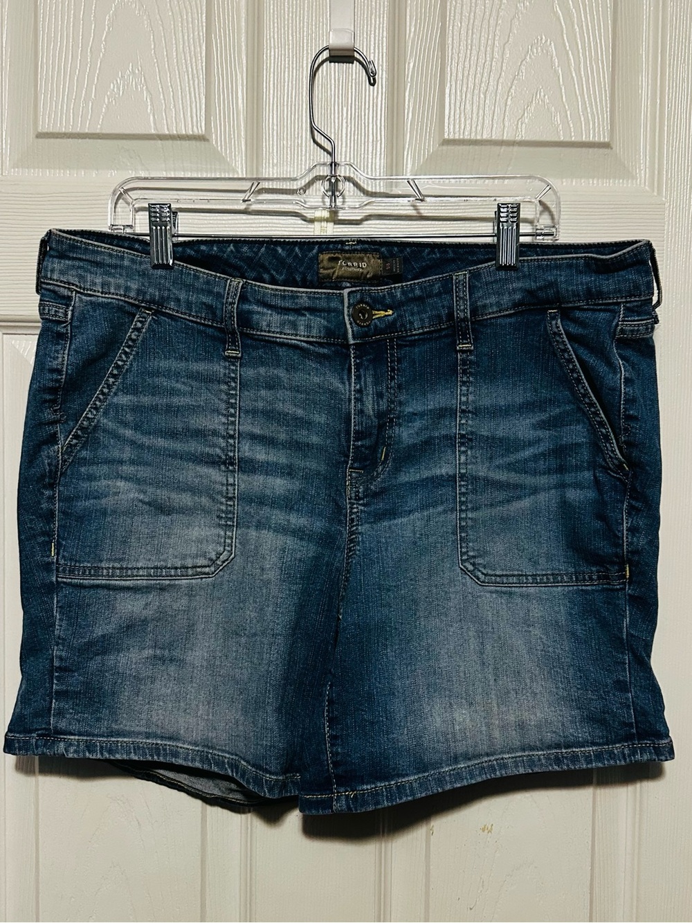 Torrid Dark Wash Denim Shorts with Front Patch Pockets size 16